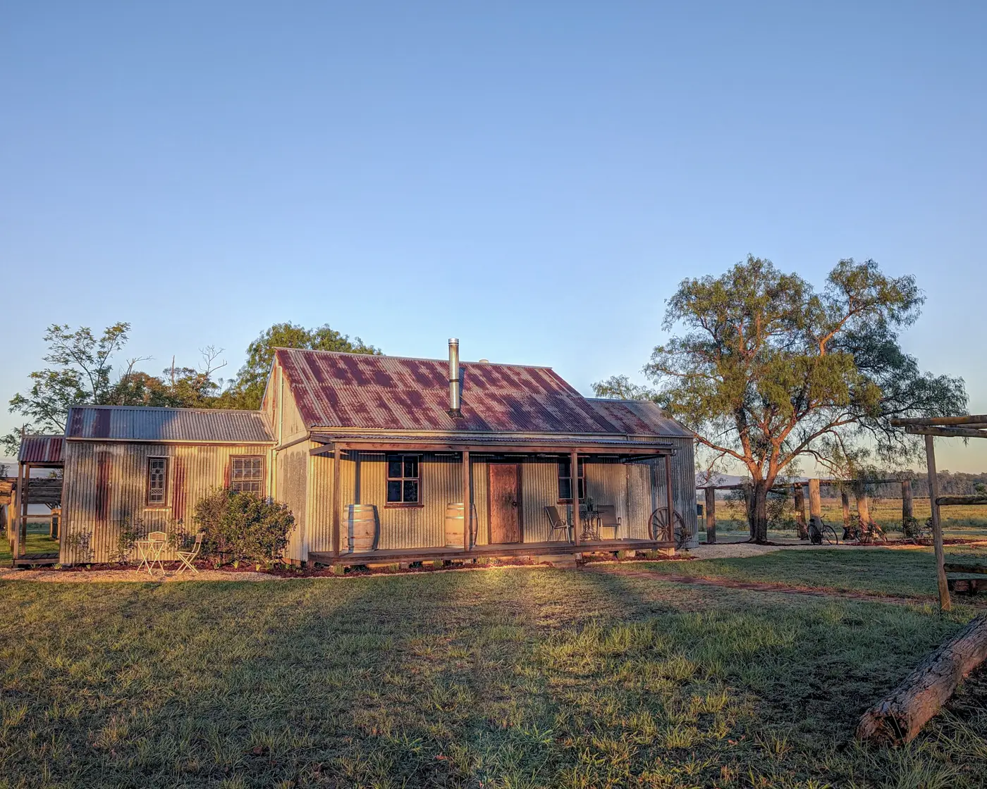 Late afternoon light at Broke Estate